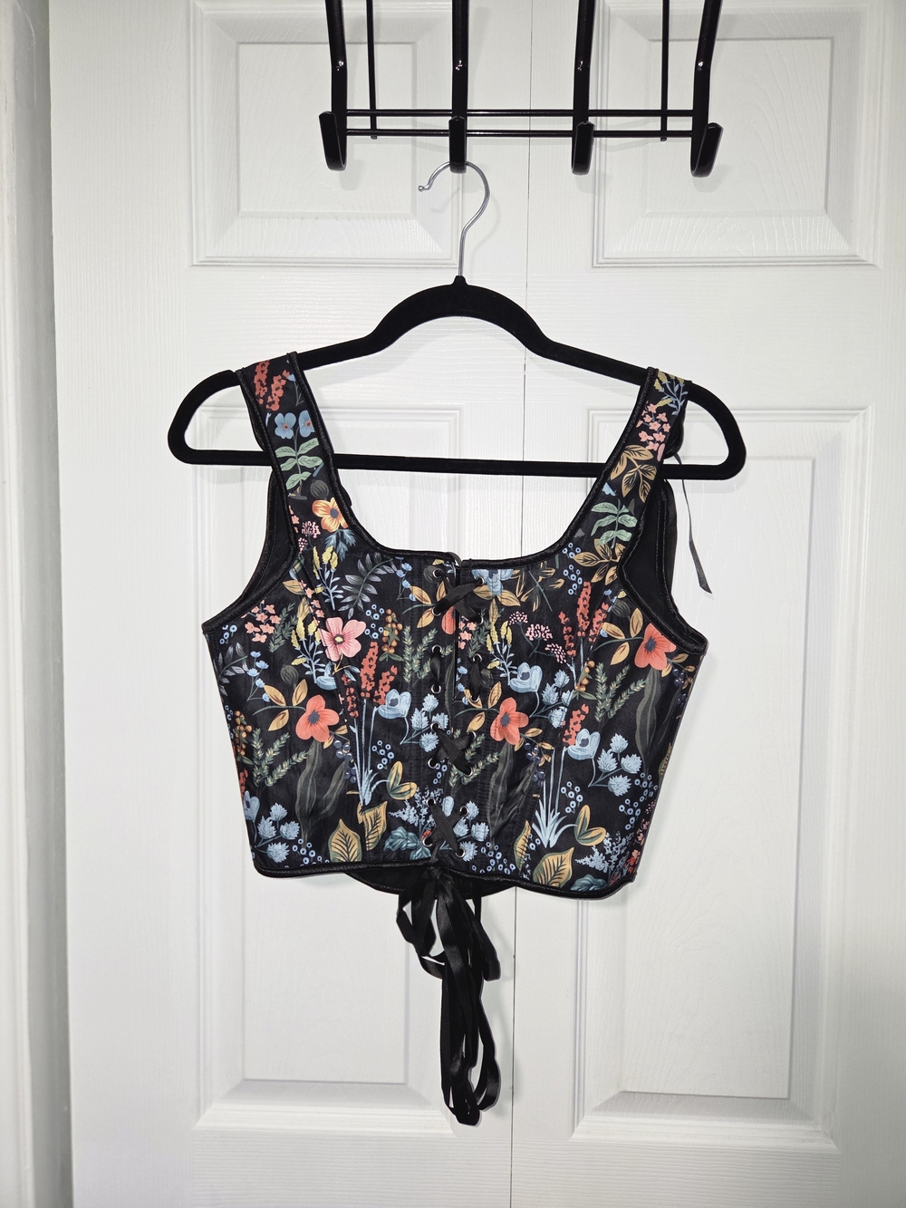 Source Unknown Black Floral Lace-Up Crop Top